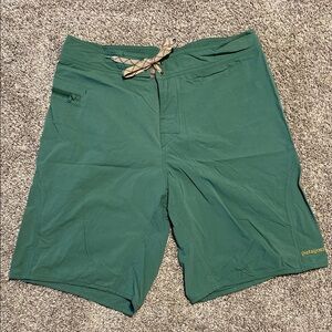 Patagonia Men's Wayfarer Swim Board Shorts size 34